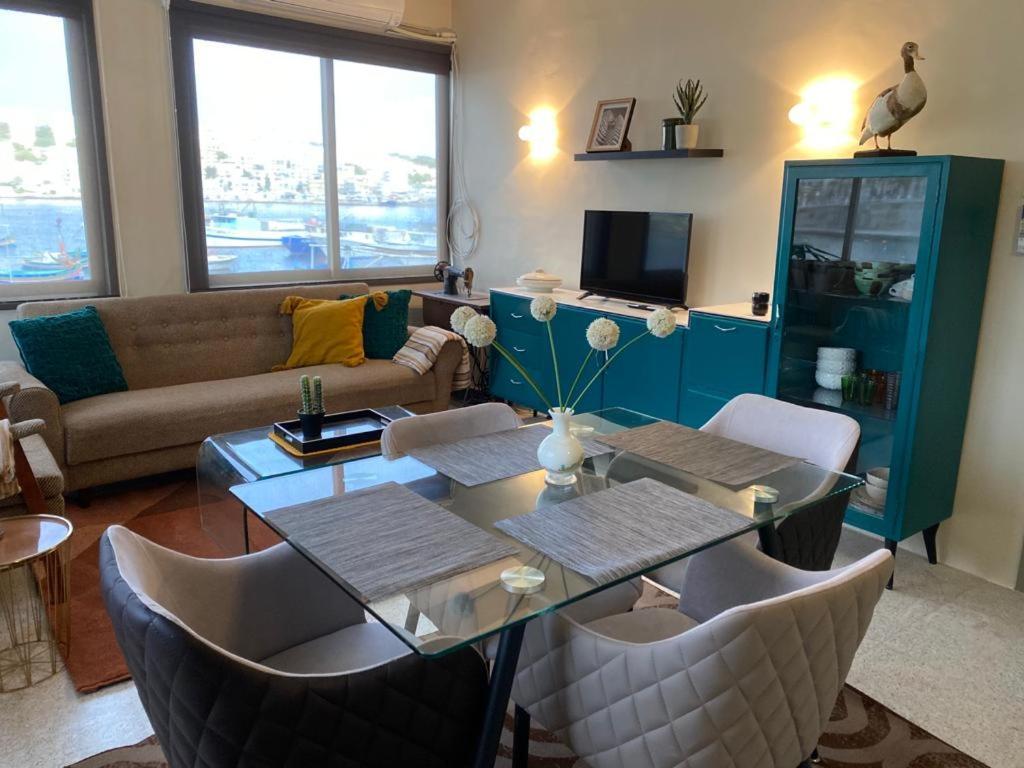 Ferienwohnung A Sea View Maisonette Right On The Waters Edge. St. Paul's Bay Exterior foto